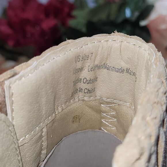 NIB Very Volatile Shakee Ankle Bootie - Picture 11 of 11